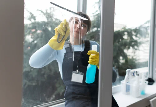Nettoyage de vitres intérieures et extérieures à Chevroux